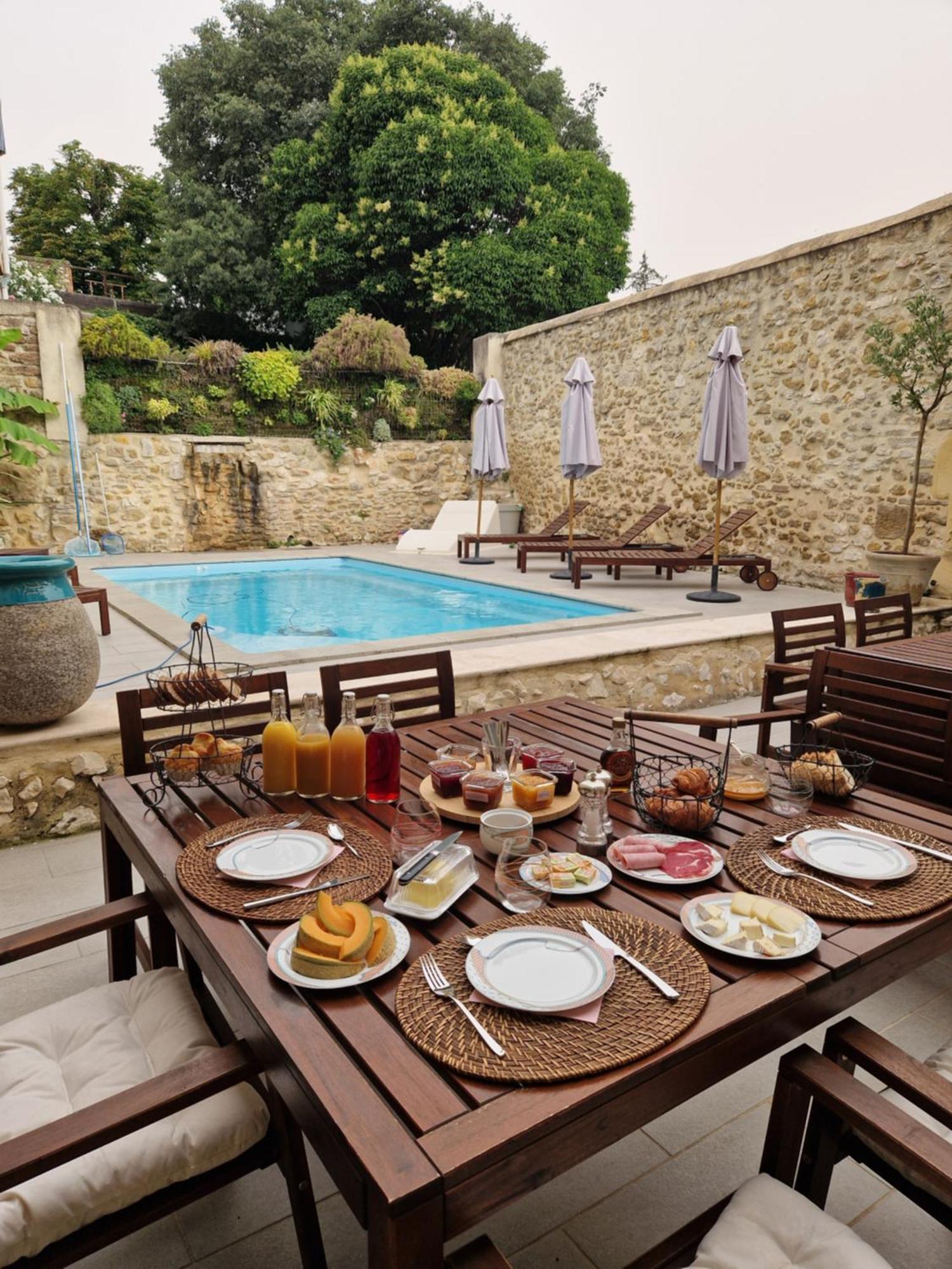La Maison De Livia, Chambres D'Hotes, Piscine Chauffee, Proche Uzes, Nimes, Ales Sauzet  Exterior foto